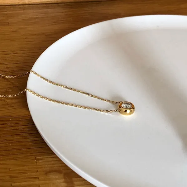 Gold_Classic_Round_Pendants_For_Women